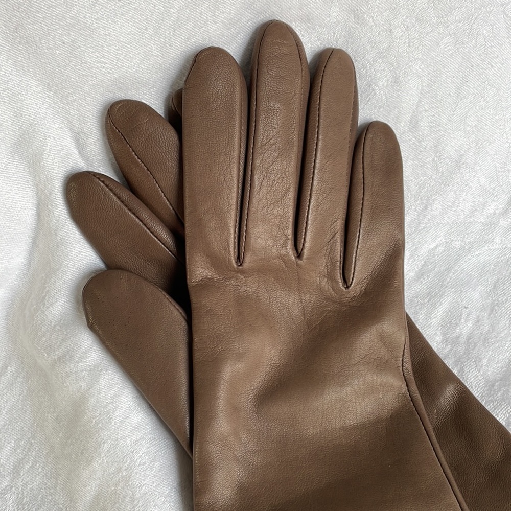 Ladies FROWNES genuine leather gloves. Size 7. NWOT